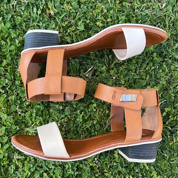 DOLCE VITA Two-Toned White Brown Leather Sandals - US 7 - Picture 12 of 15